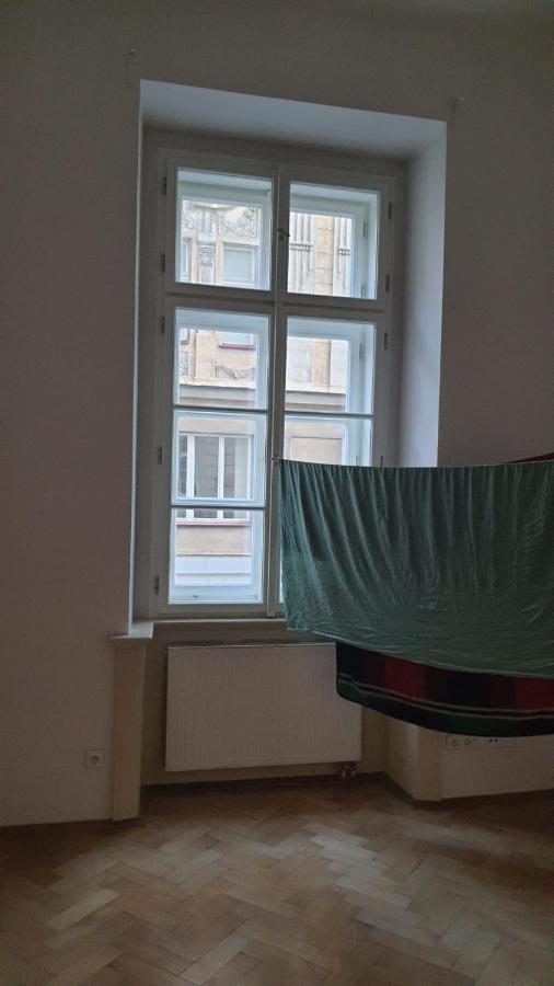 Private Room In Shared Luxurious Palace Like Apartment With 2 Bathrooms Including Whirlpool And Virtual Reality Praga Zewnętrze zdjęcie