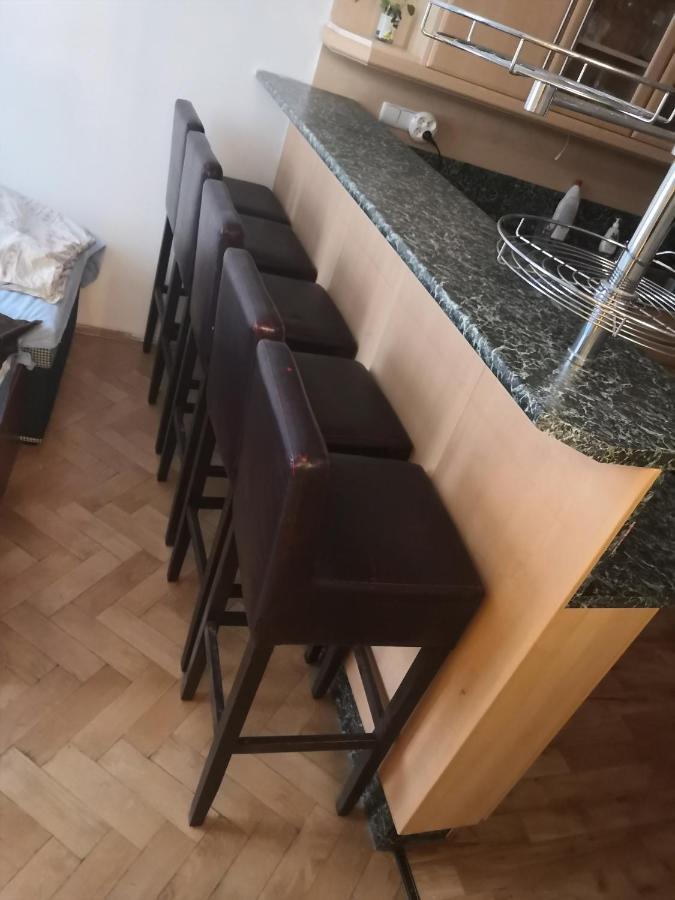 Private Room In Shared Luxurious Palace Like Apartment With 2 Bathrooms Including Whirlpool And Virtual Reality Praga Zewnętrze zdjęcie