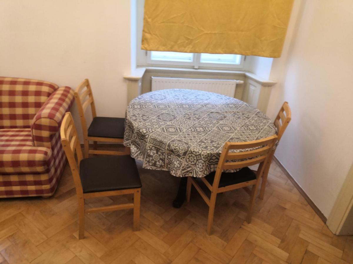 Private Room In Shared Luxurious Palace Like Apartment With 2 Bathrooms Including Whirlpool And Virtual Reality Praga Zewnętrze zdjęcie