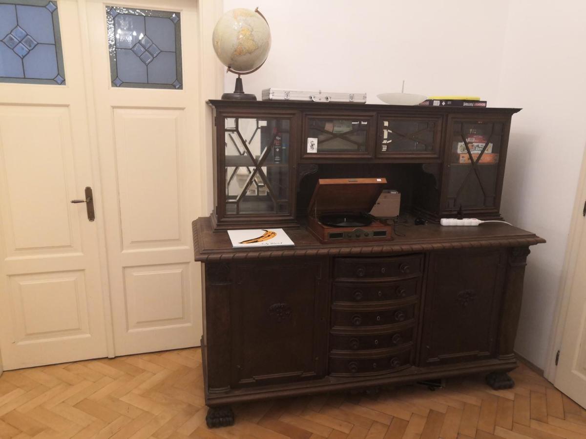 Private Room In Shared Luxurious Palace Like Apartment With 2 Bathrooms Including Whirlpool And Virtual Reality Praga Zewnętrze zdjęcie