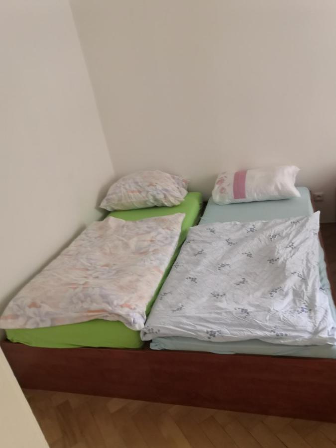 Private Room In Shared Luxurious Palace Like Apartment With 2 Bathrooms Including Whirlpool And Virtual Reality Praga Zewnętrze zdjęcie