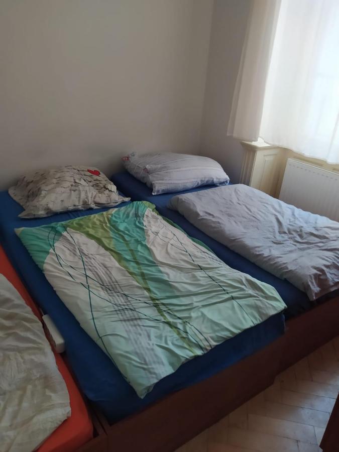 Private Room In Shared Luxurious Palace Like Apartment With 2 Bathrooms Including Whirlpool And Virtual Reality Praga Zewnętrze zdjęcie