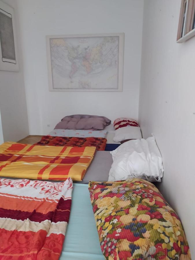 Private Room In Shared Luxurious Palace Like Apartment With 2 Bathrooms Including Whirlpool And Virtual Reality Praga Zewnętrze zdjęcie