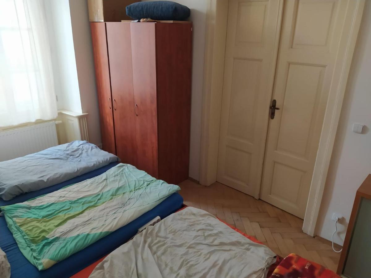 Private Room In Shared Luxurious Palace Like Apartment With 2 Bathrooms Including Whirlpool And Virtual Reality Praga Zewnętrze zdjęcie