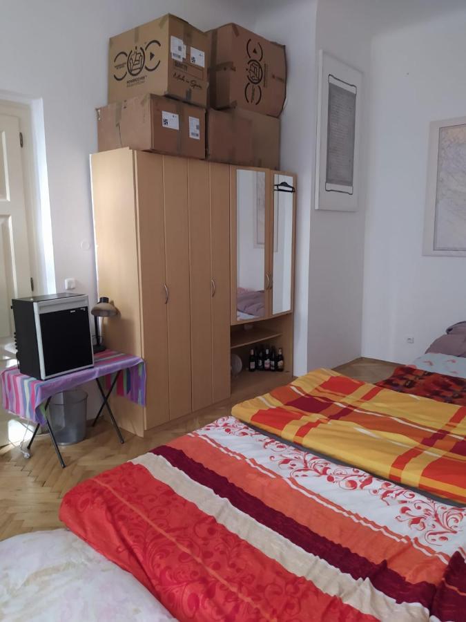 Private Room In Shared Luxurious Palace Like Apartment With 2 Bathrooms Including Whirlpool And Virtual Reality Praga Zewnętrze zdjęcie