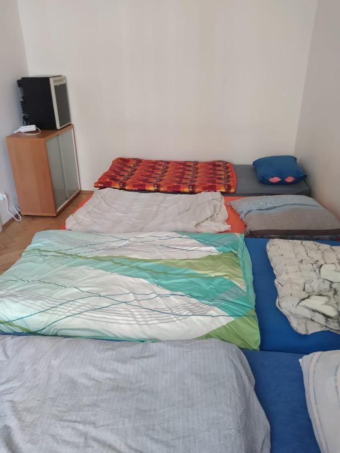 Private Room In Shared Luxurious Palace Like Apartment With 2 Bathrooms Including Whirlpool And Virtual Reality Praga Zewnętrze zdjęcie