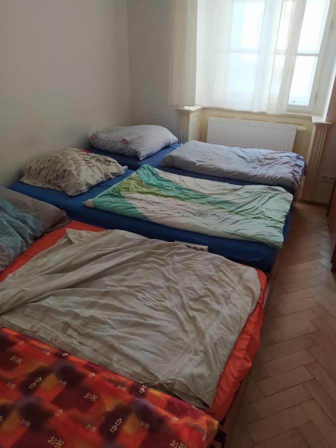 Private Room In Shared Luxurious Palace Like Apartment With 2 Bathrooms Including Whirlpool And Virtual Reality Praga Zewnętrze zdjęcie