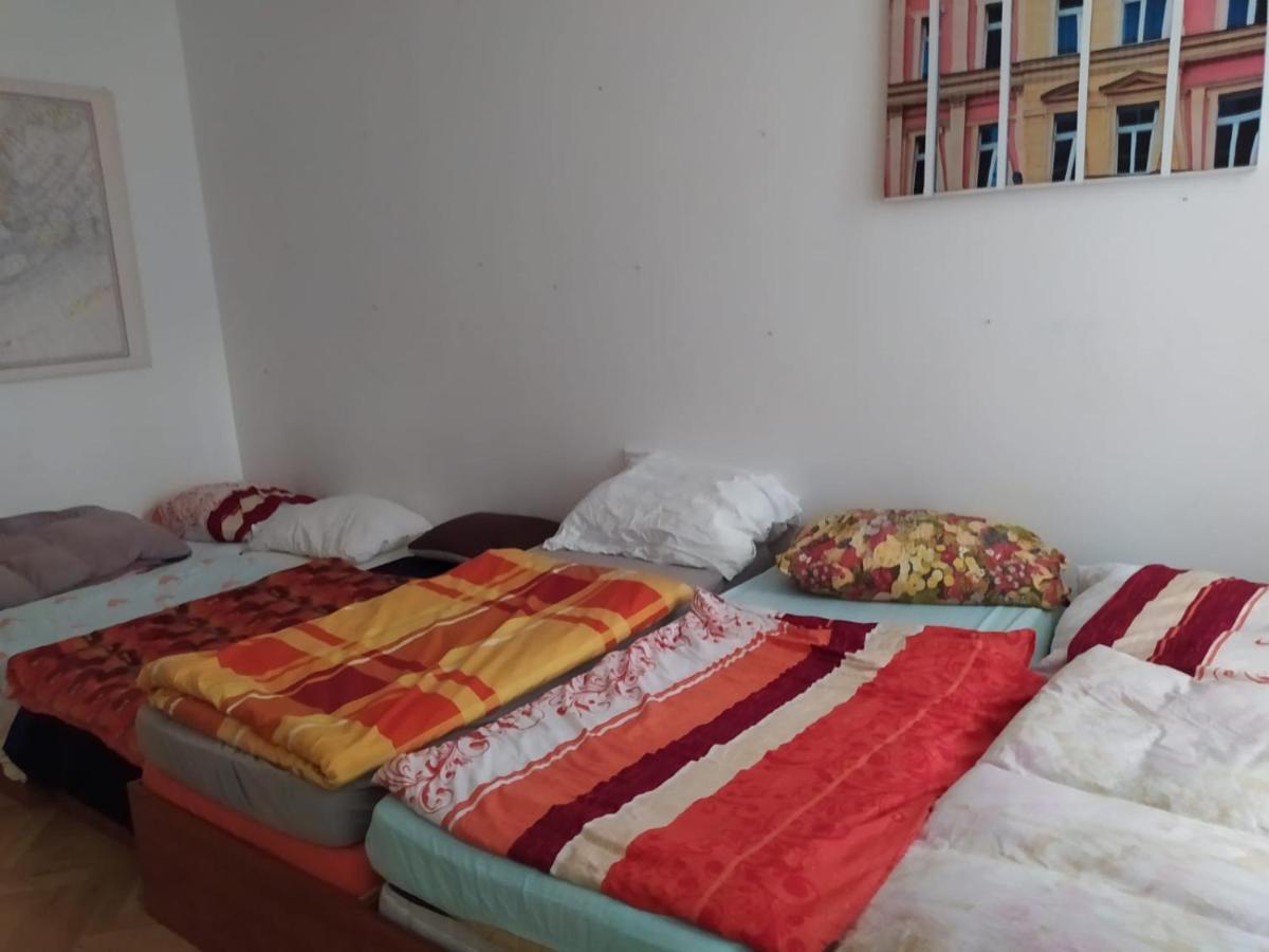 Private Room In Shared Luxurious Palace Like Apartment With 2 Bathrooms Including Whirlpool And Virtual Reality Praga Zewnętrze zdjęcie